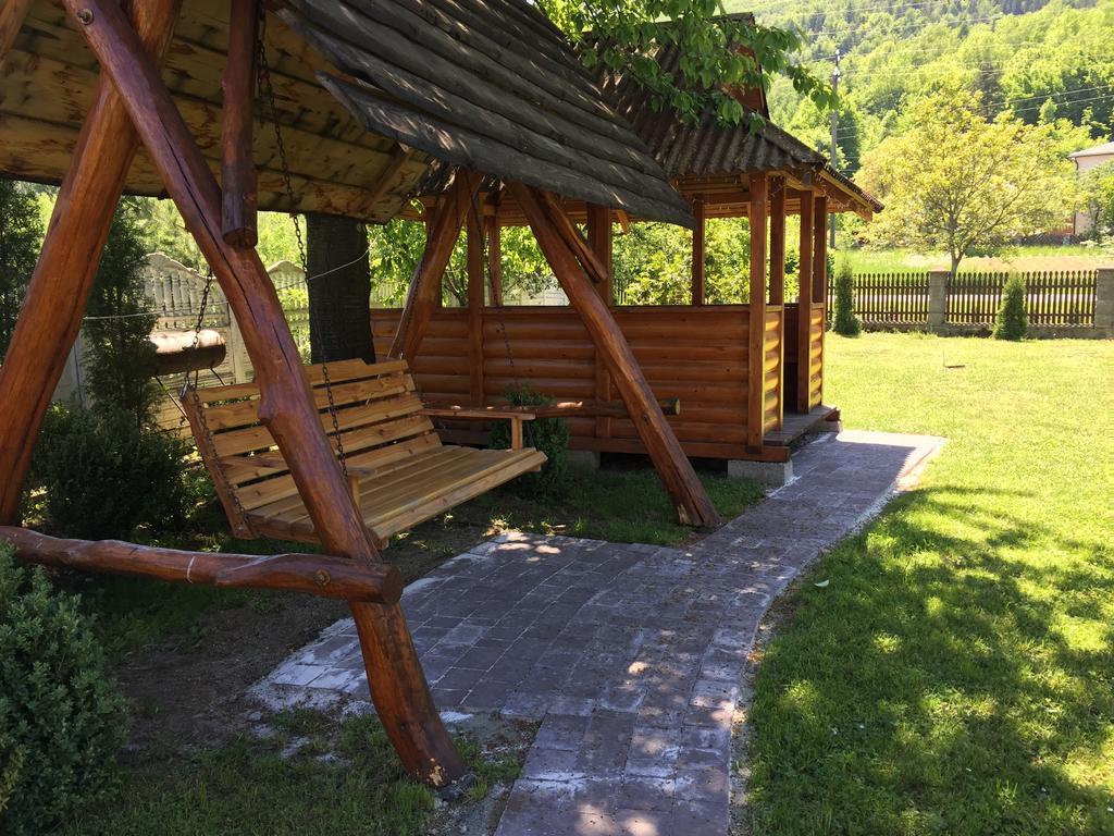 Котетж У Вілла Діола Kosiv Bagian luar foto
