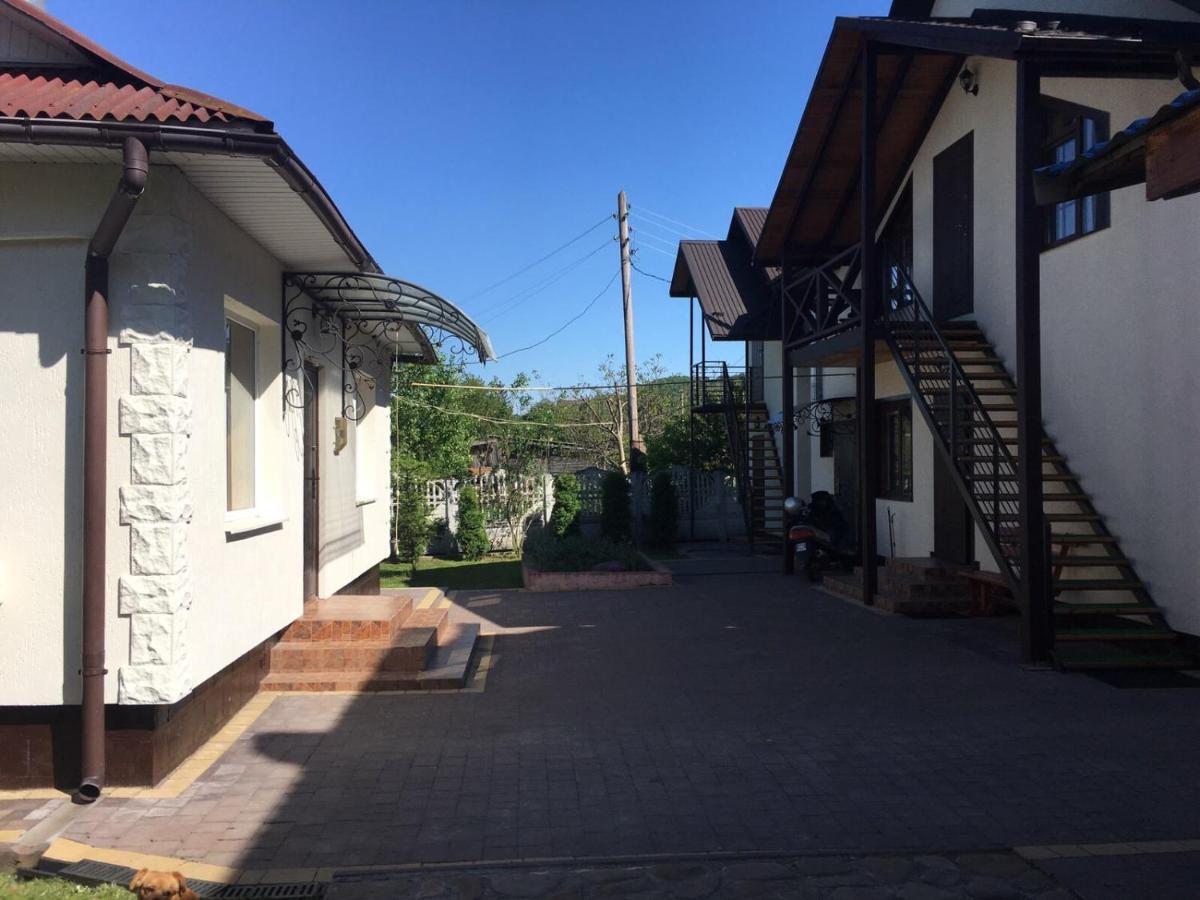 Котетж У Вілла Діола Kosiv Bagian luar foto